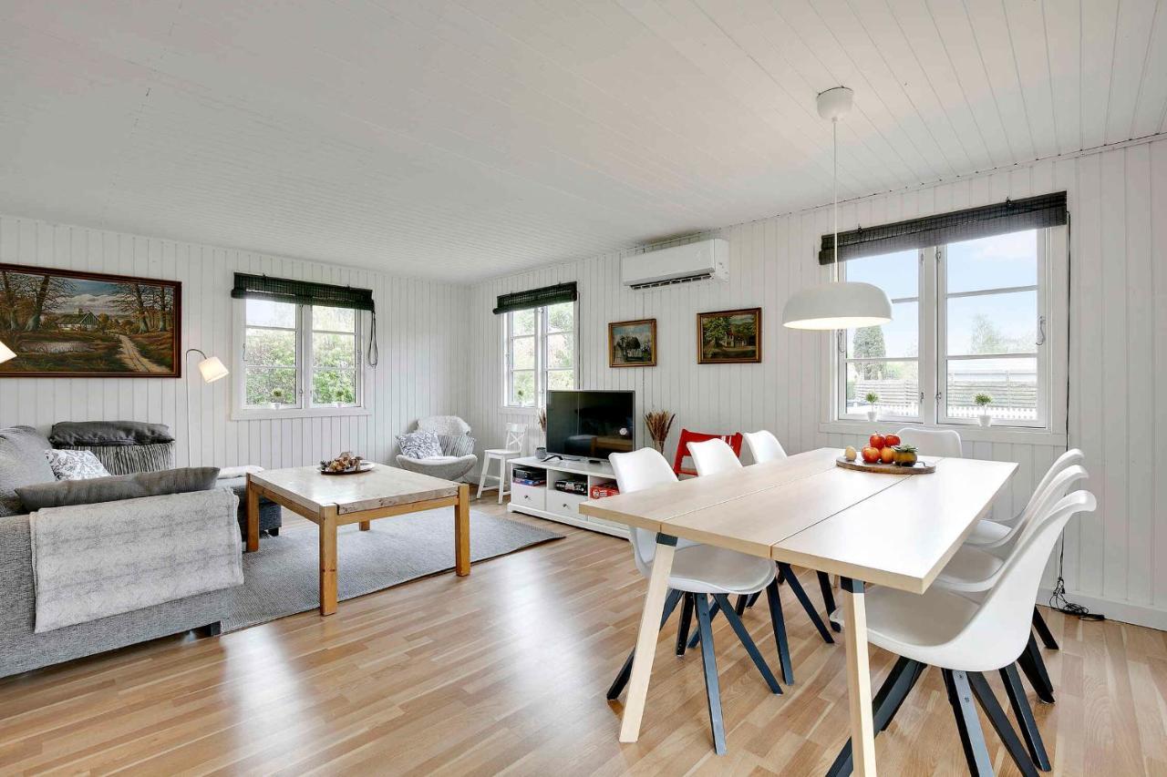 Nyistandsat Sommerhus Med Kaerlighed Og Sjael Kyndelose Экстерьер фото