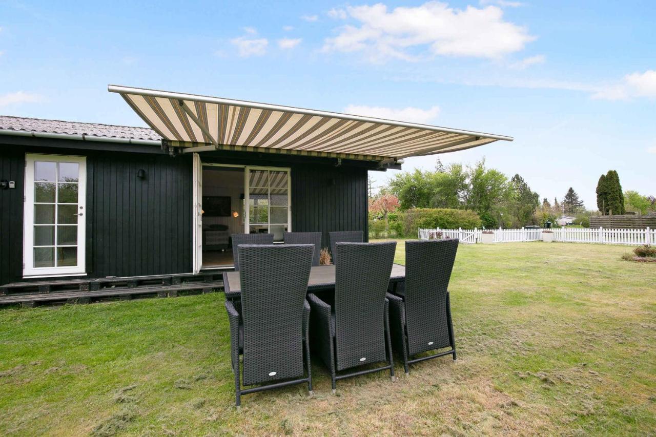 Nyistandsat Sommerhus Med Kaerlighed Og Sjael Kyndelose Экстерьер фото